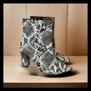 “un-branded” Trendy Bold Edgy Fierce  retro Y2K Faux Snakeskin Block Heel Boots